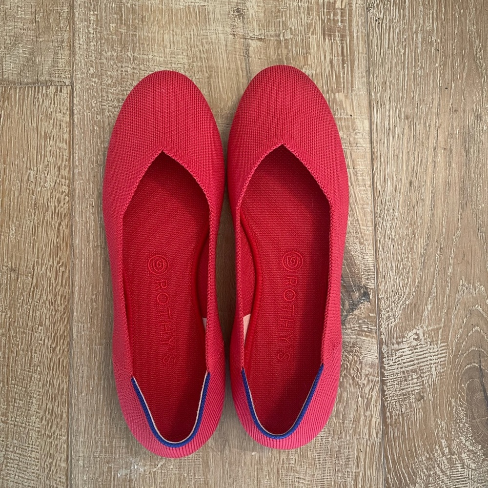 Rothys 9.5 Ruby Flat- between 9 and 9.5- read description!